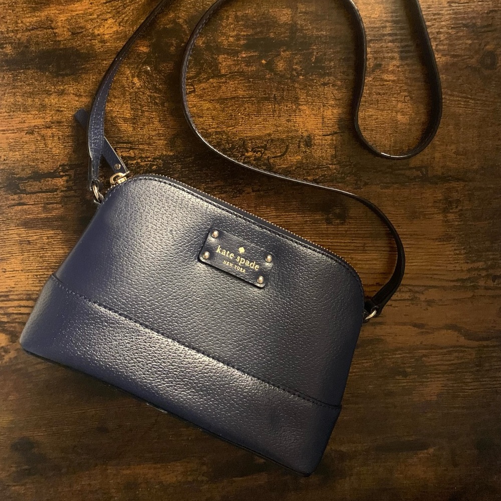 SOLD 🔥 Kate spade dome cross body